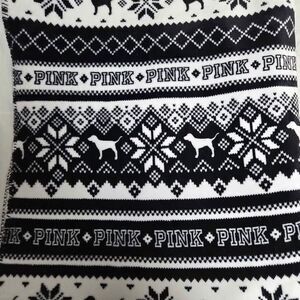 PINK Victoria's Secret Sherpa Blanket Black White Fair Isle 50x60 good condition